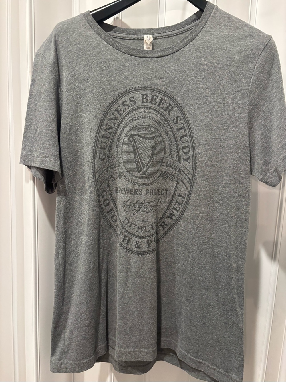 Guinness Gray Short Sleeve Tee with Subtle Crest Graphic Size Large